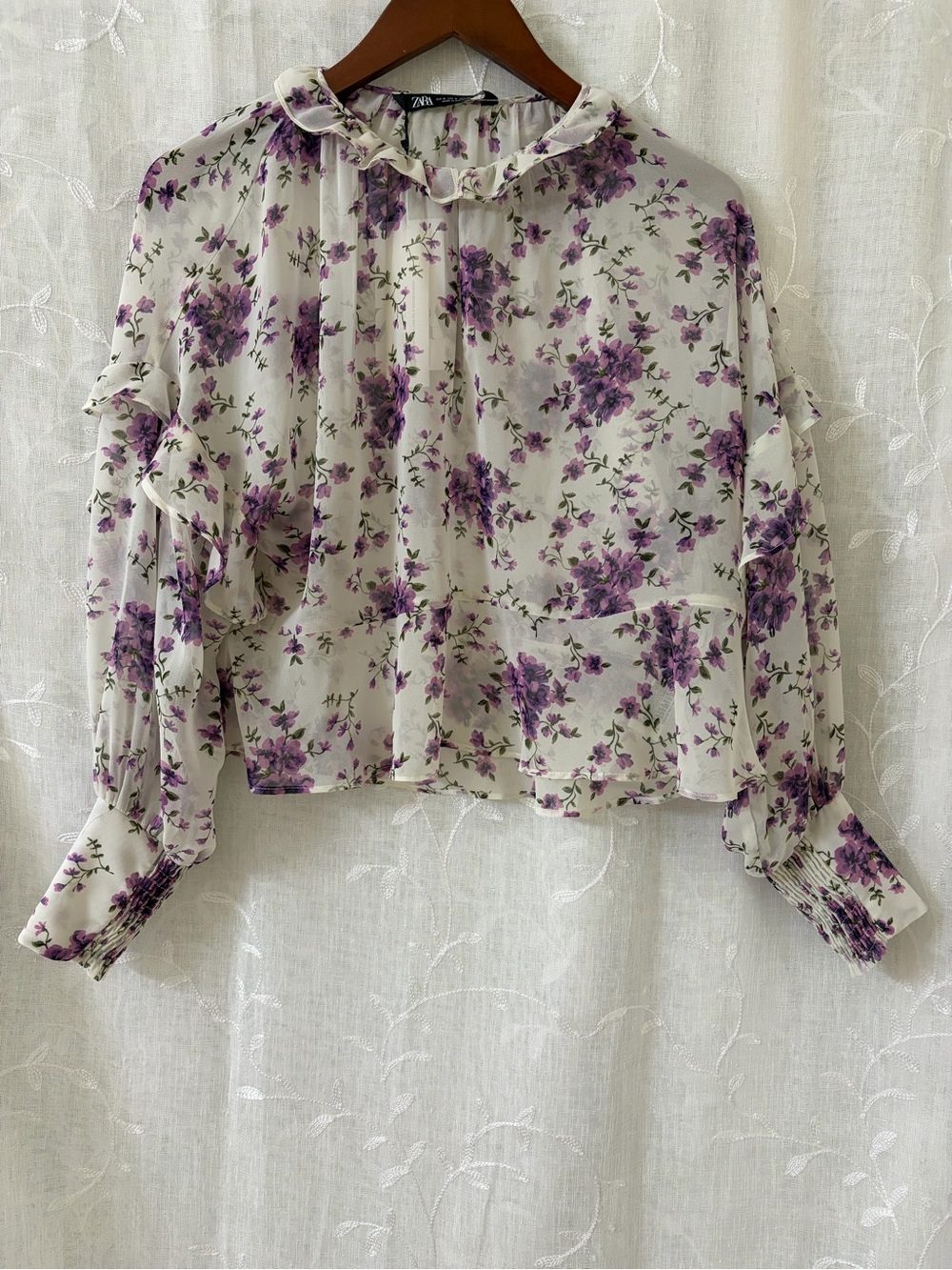 Zara Crop Top with Purple Floral Print and Ruffle Neck Size Medium